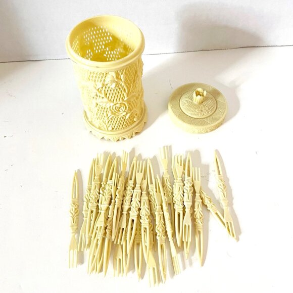 Vtg 70’s Hong Kong Rose Trellis Celluloid Plastic Container Hors d'oeuvres Forks - Picture 7 of 7